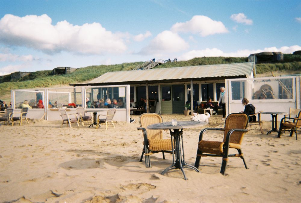 Foto van een strandtent in Scheveningen in de natuur